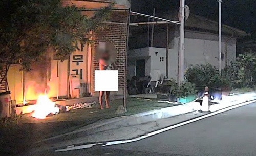 새벽 순찰 중 에볼루션 카지노 사이트이 목격한 불길…"심심하다"며 불 지른 50대 검거