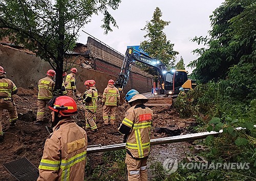 '오산 <em class='find'옹벽</em 붕괴'…조사받은 LH 카지노사이트 숨진 채 발견