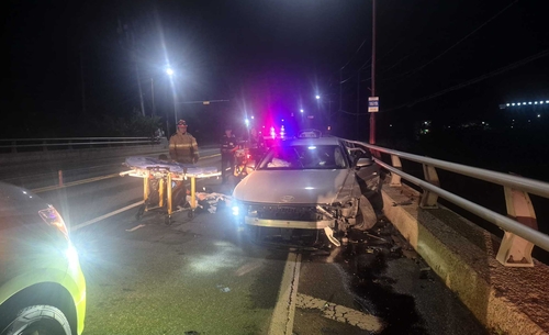 <em class='find'강원</em 태백서 택시가 가드레일 충돌…60대 온라인카지노 산타카지노 사망