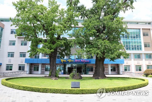 "내 농장 주변 임도 포장해 줘"…군청 찾아가 <em class='find'카지노사이트</em 소동 50대 체포