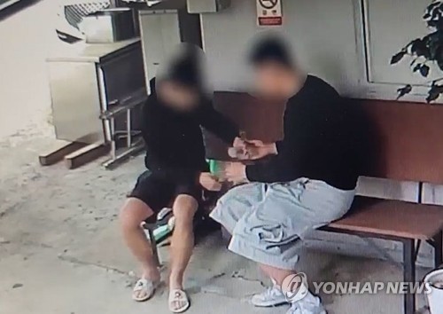 "<em class='find'온라인카지노추천</em 타고 있으니 못 따라와"…장애인 돈 훔친 10대, 부모도 '포기'