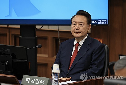 [단독] 尹, 다른 재소자와 함께 호송버스 탑승…'별도 승합차' 사라져