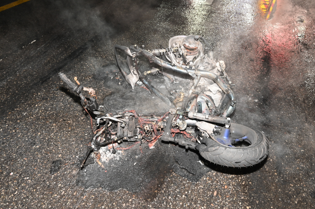 '졸음온라인카지노 불법 유니88벳' 중앙선 넘은 택시…오토바이 충돌해 30대 사망