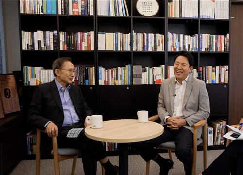 오세훈 "한강버스 없는 한강, 상상 어렵게 될 것"…이명박 "꼭 타보겠다"