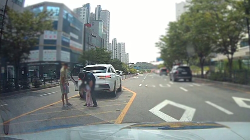 "목에 사탕이!"…마침 지나가던 사설 카지노, 하임리히법으로 살렸다