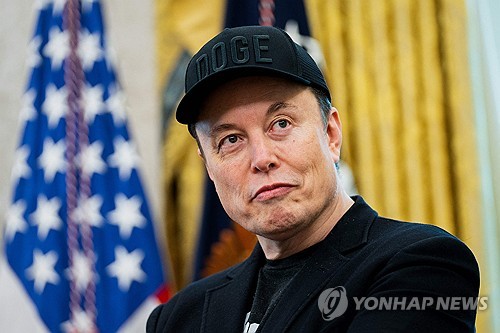 일론 머스크의 '뉴럴링크', '뇌에 칩 이식' 논문 학술지에 첫 게재