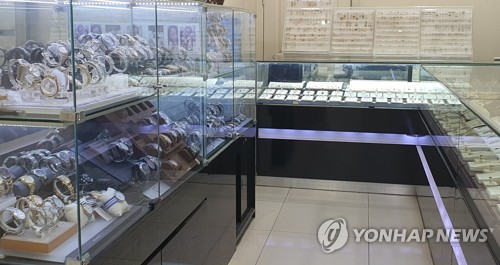 해외 도주 '온라인카지노 먹튀 벳무브 털이범', 두 달만 인천공항서 체포