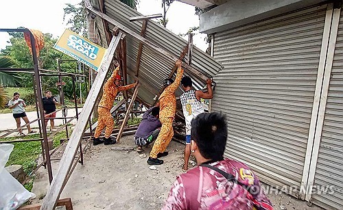 필리핀서 규모 7.4 강진 후 또 6.7 지진…사망자 온라인카지노 아벤카지노으로 증가