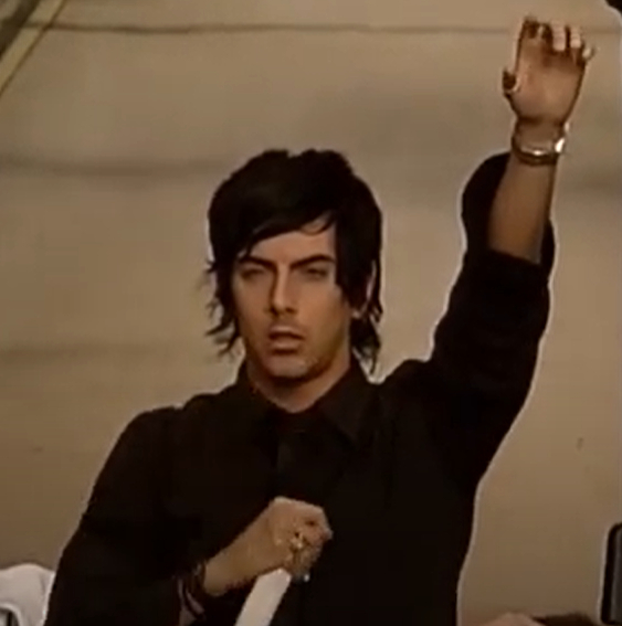 '11개월 영아 성폭행' 영국 록스타, 교도소서 재소자들 공격에 사망