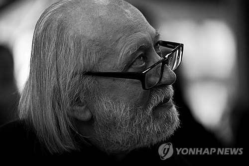 마이다스 온라인카지노 벳무브 크러스너호르커이 작품 판매 '호조'…<em class='find'예스24</em 3일간 1위