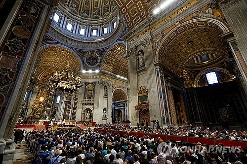 바티칸 성베드로 대성전에 '소변 테러'…수백 명 앞에서 바지 내려