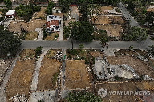 산불 피해 고향에 투자한 미 3조 원 복권당첨자…폐허 된 택지 매입