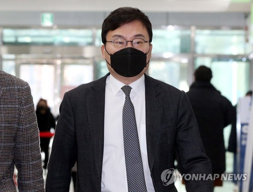 <em class='find'이스타꽁 머니 카지노</em 수백억원 손실…이상직 전 의원 항소심서 징역 2년