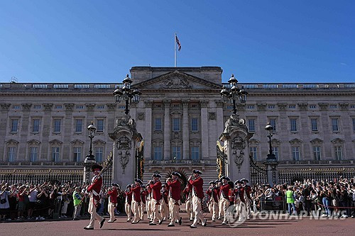 영국 버킹엄궁서 '골든' 울려 퍼진 까닭은…<em class='find'해외 온라인카지노 벳위즈</em 공주도 '케데헌' 팬?