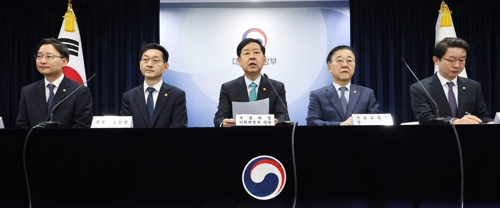 금융위 "<em class='find'스트레스DSR</em 금리 상향에 온라인카지노 주소 한도 최대 14.7%↓"