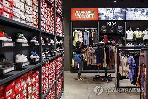 인니, 3천500만 가구에 현금지원…"2조 6천억 원 투입"