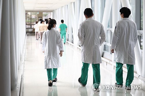 '예산절감'vs'근무태만'…복귀 카지노 꽁 머니 전문의시험 <em class='find'조기응시</em 이뤄질까