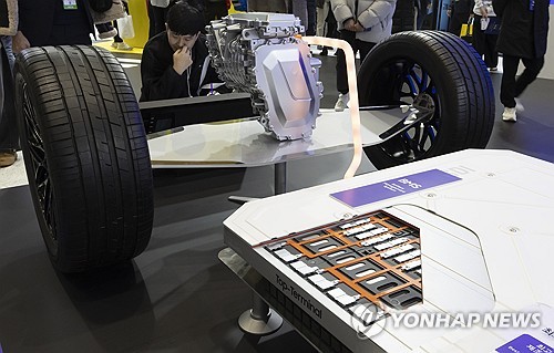 이차전지 ETF, 이달 수익률 1위…전문가 전망은 '글쎄'