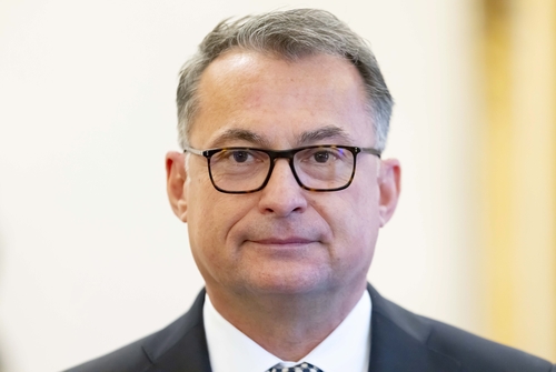 온라인카지노추천 중앙은행 총재 "온라인카지노추천 고령화, 이민자 필요하다"