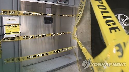 뒷좌석에 잠들어 있는데 주차타워 입고해 추락사…경비원 등 집유