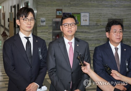 민주, '김현지 휴대전화 교체 의혹' 제기한 박정훈 고발