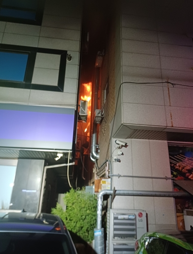 <em class='find'온라인카지노 순위 벳위즈</em 잡으려다 집 태운 20대 여성 구속