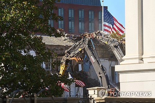 '또 공사?' 비판에…백악관, '120년 건물 변천사'로 반박