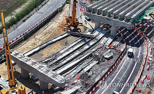 '시흥 붕괴사고' SK에코플랜트·계룡건설 영업정지 6개월