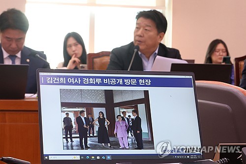 "용상에 왜 앉았나"…민주당, 온라인카지노 먹튀서 '김건희 경회루,근정전 출입' 질타