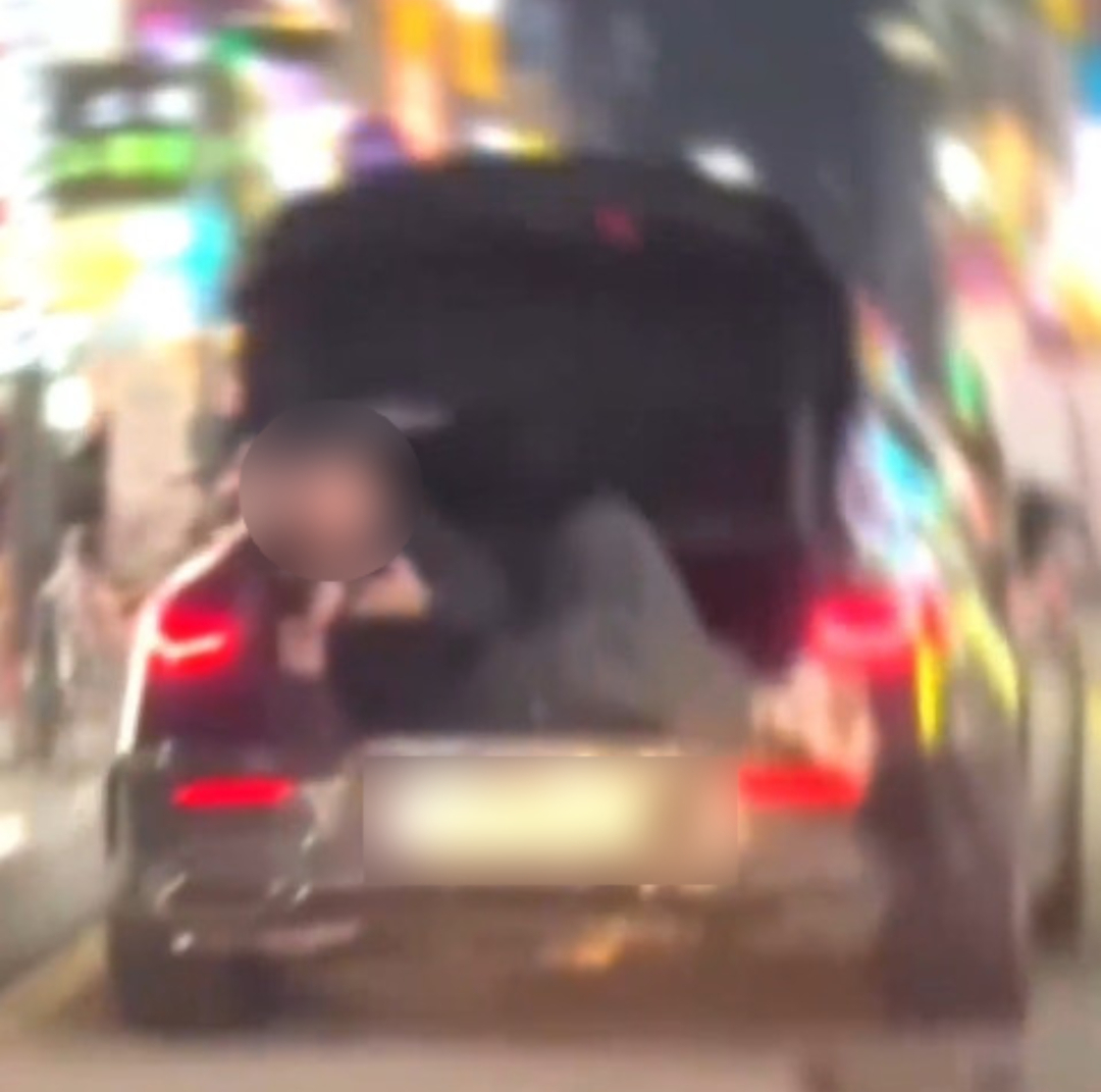 "외국인이 열린 트렁크에 누워 스마트폰"…안산서 황당 차량 포착