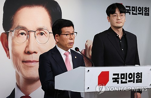 '이재명 조폭 연루설' 장영하 2심 징역형…1심 무죄 뒤집혀