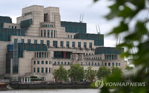 영국서 히틀러 우상화 신나치 3명 중형…함정수사에 덜미