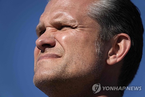 미군, 태평양서 '<em class='find'카지노배팅법</em 선박' 격침…"테러리스트 2명 살해"