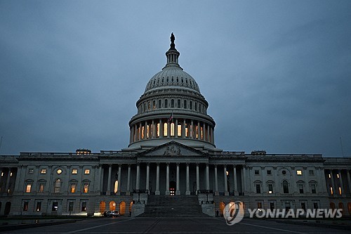 셧다운 장기화 미 공무원 급여 못받아…임시 지급안 부결