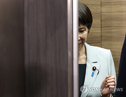 다카이치, '국가정보국' 신설 검토…"총리관저에 권한 집중"