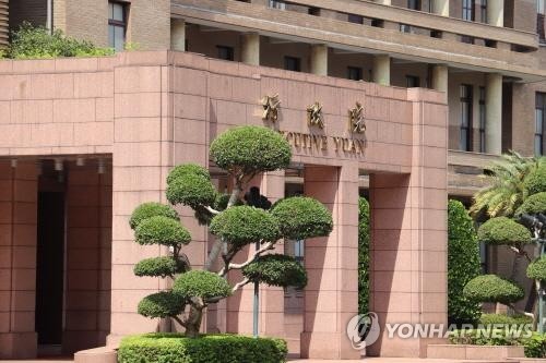 전 국민에 46만 원씩 현금 주는 대만…초과세수 돌려줘 소비 유도