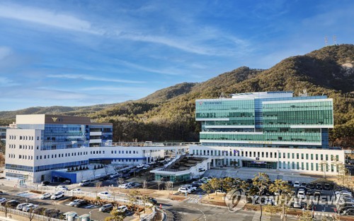 초등학교서 여학생 신체 불법 촬영…50대 남교사 입건