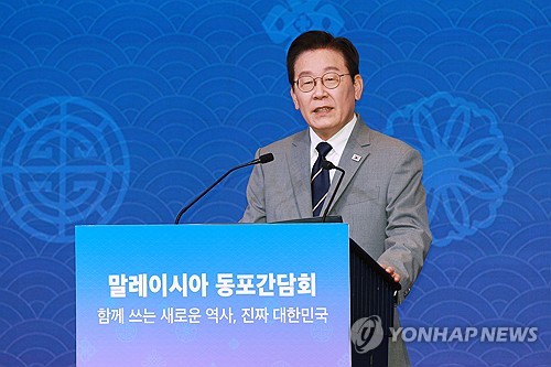 리얼미터 "이 대통령 온라인카지노 불법 유니88벳 51.2%…2주 연속 하락"