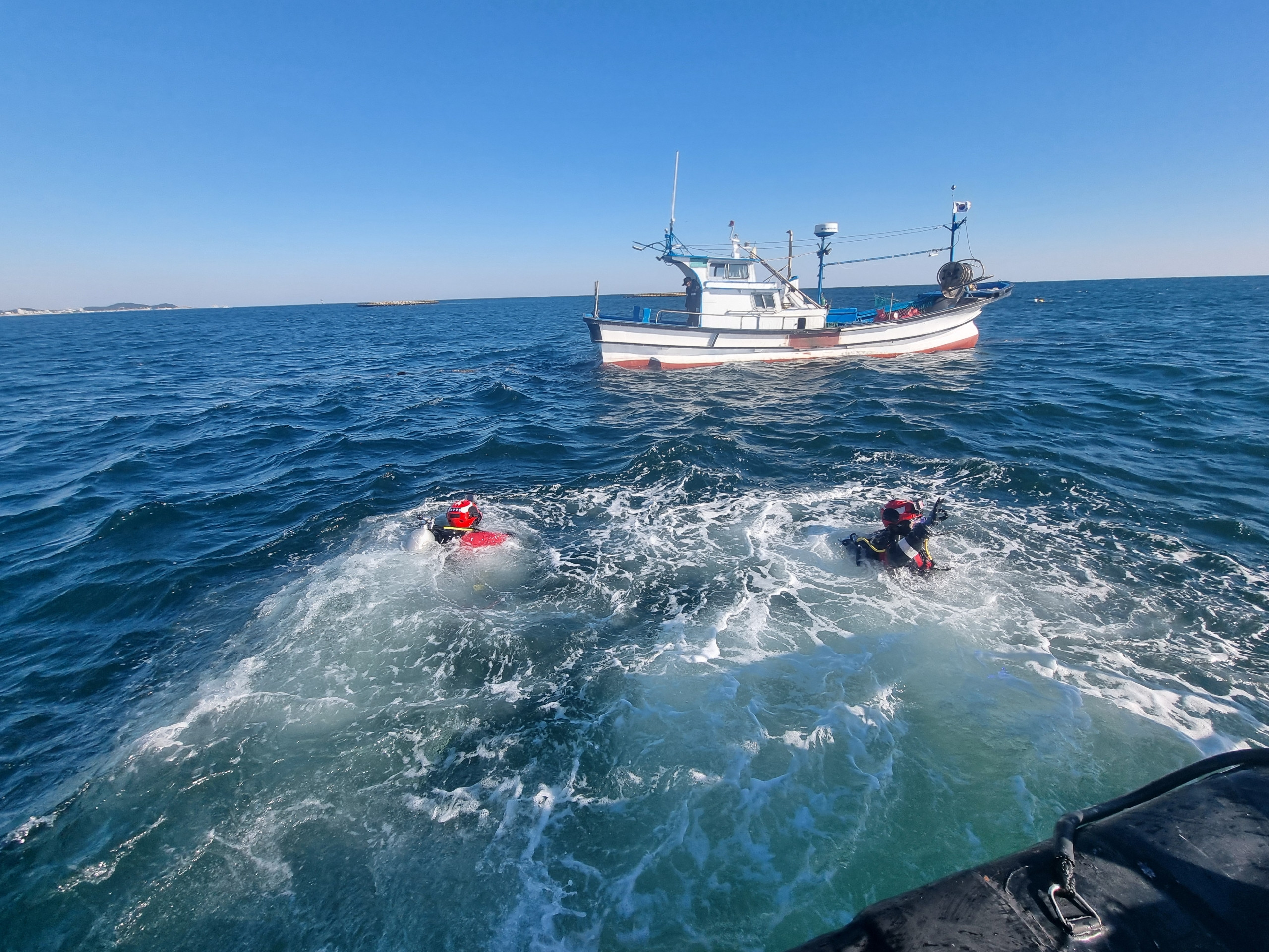 강원 고성 앞바다서 선체 추진기에 부유물 감긴 어선 온라인카지노 불법 유니88벳