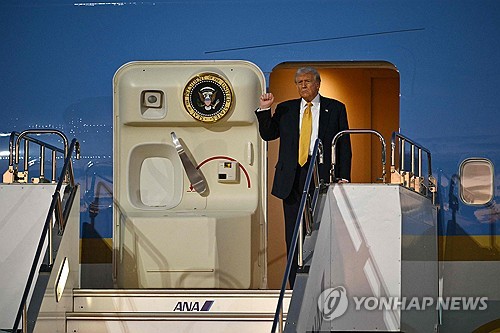 트럼프, 일본 도착해 <em class='find'일정</em 시작…내일 <em class='find'미일정상온라인카지노 유니88</em