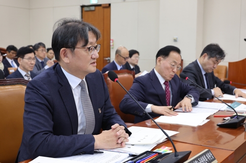 노동부 "경사노위 '계속고용 의무' 제언, 노사 협의 부족했다"