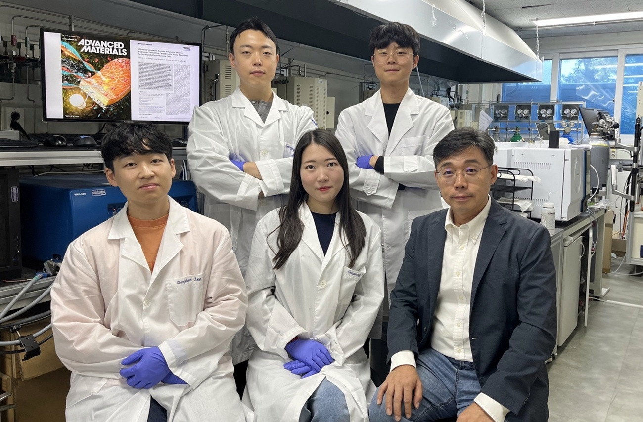 그린수소 전지, 전자레인지 돌리듯 10분 만에 완성…KAIST 개발