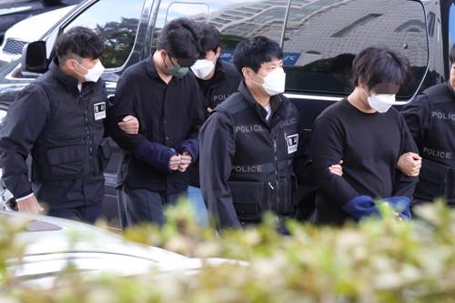 '캄보디아서 송환' 로맨스스캠 조직원 11명 <em class='find'온라인카지노 커뮤니티</em