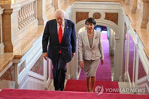 트럼프, 다카이치 만나 '미일 합의' 못박기…대미 투자 이행 재확인