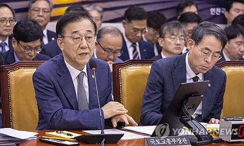 "사고는 차관이 쳤는데 대변인이 대기발령?"…국토부 국감서 질타 쏟아져