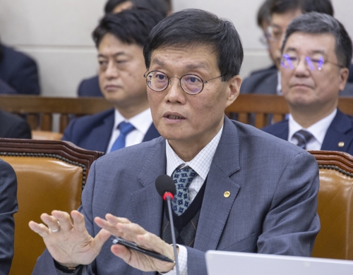 이창용 “서울 오피스, 주택 전환해 공급량 늘려야”