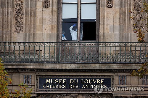 온라인카지노 불법 유니88벳 검찰 "루브르 절도범, 범행 일부 시인…보석은 못 찾아"