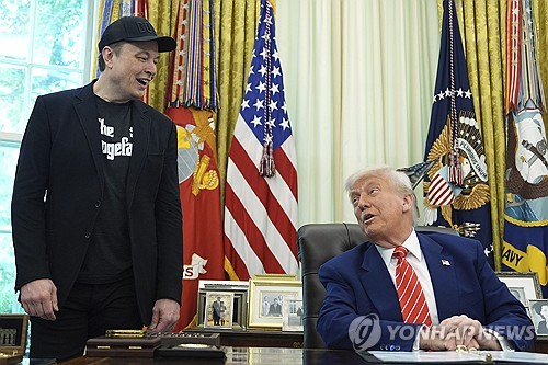 "'머스크 리스크' 현실로"…'정파적 언행 탓 판매 120만대 감소' 분석