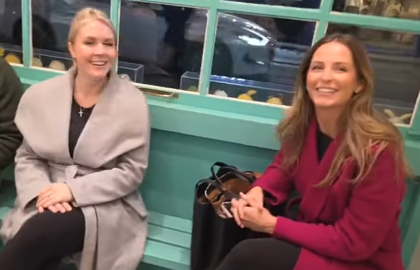 젤라또 먹고 올리브영 가고…트럼프 홍보 담당 여성 참모들, '황리단길'서 포착