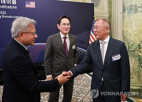 [단독] '온라인카지노 후기 벳무브 동맹' 이재용, 젠슨 황 코엑스 행사서 '깜짝 <em class='find'축사</em'